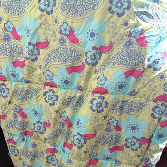 REI sleeping bag, mummy style, single size, zipper and velcro closure - Picture 2 of 8